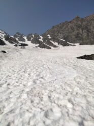 Discesa su bella neve estiva
