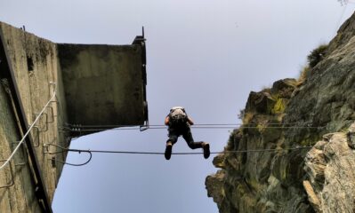  Ponte tibetano su cavi ben tesi.