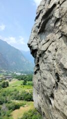 S3 comoda e panoramica. Da qui, volendo, è possibile fare anche l'ultimo bel tiro di Esercito 1 (un 6a+ con fessura strapiombante da superare). Fatta per chiudere in bellezza! 
