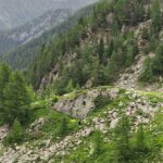 vista frontale della falesia Muppets, salendo verso la Rocca di San Bernolfo