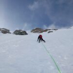 Verso l'uscita della parete.