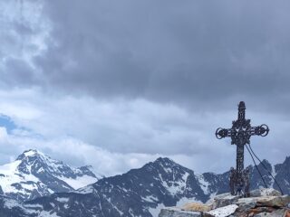 Monte Barrouard. Sullo sfondo, sulla sx, l'Uja di Ciamarellla.