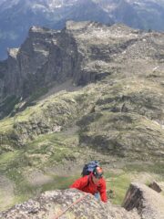 Arrivo all'ultima sosta, quasi in punta. Il Monte Castello sullo sfondo.