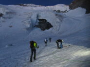 Alla base della parete del Dom