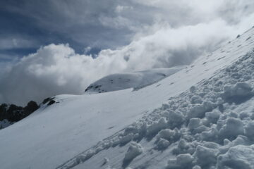 ora c'è da risalire lassù per raggiungere la cresta che scende al Col di Valsorey