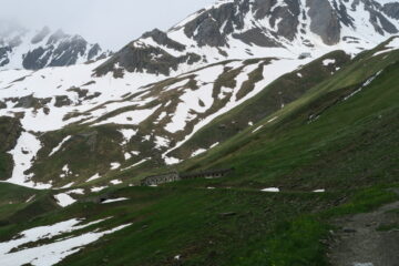la Tsa di Merdeux, in alto il rifugio