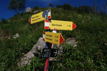 Il bivio per l’Alpe Campo con la variante non seguita per il M. Croce