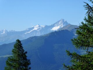Panorama da poco sopra l'Alpe Arvus.