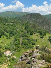 In uscita dal terzo tiro, al termine della parte più interessante della via 