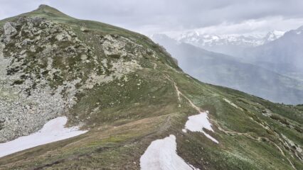 in discesa da Punta Metz ancora uno sguardo verso Punta Chaligne