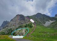 Indicativamente, in rosso la via e in viola la discesa su comodo sentiero. In azzurro la falesia dei Pokemon