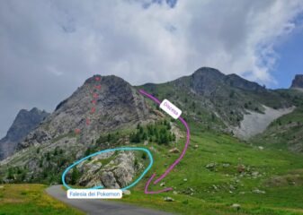 Indicativamente, in rosso la via e in viola la discesa su comodo sentiero. In azzurro la falesia dei Pokemon