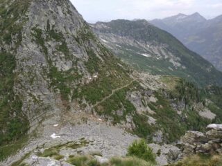 Inizio della salita sopra il Colle della Vecchia. Le mulattiere sono un capolavoro !