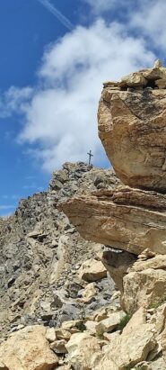 Traverso prima della cima e croce di vetta