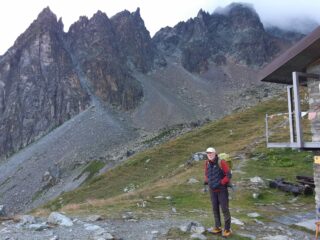 Sandro in partenza dal rifugio  Crete Seche