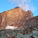 L'Emilius si colora all'alba, a dx la cresta dei 3 curati