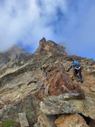 Prima parte del Triangolo Nero su roccia sfatta