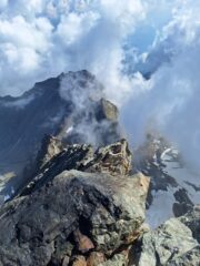 La cresta con l'evidente Triangolo visti dalla cima