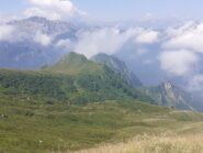 Cima della Pace (la più verde), Punta Bartivolera e Grupas visti dalle pendici della Punta Pellerina