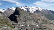 in primo piano i due Rothorn e dietro il massiccio del Rosa..