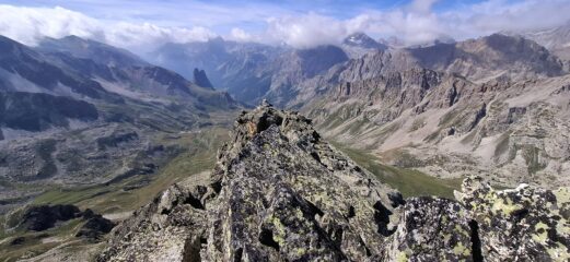Panorama verso il fondovalle dal monte Lausa