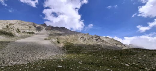 Il versante occidentale di discesa della tete de Cialancion