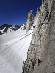 L2, abbiamo sostato alla fine del traverso ma converrebbe continuare fino alla fine del diedro.