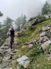 Bellissimo muro in pietra sul quale passa il sentiero 