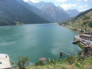 Il lago visto dalla croce sopra al paese di Castello