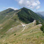 Salendo al Rastcias , alle spalle il Cugulet e lo scosceso Lubin