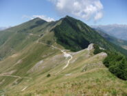 Salendo al Rastcias , alle spalle il Cugulet e lo scosceso Lubin