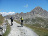 lo sterrato dell'altopiano della Gardetta e Rocca la Meja
