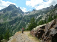 sullo sfondo il Vallone del Prefouns