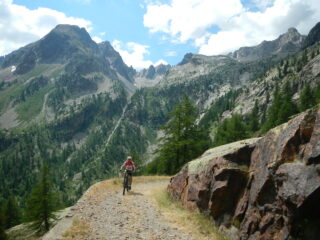 sullo sfondo il Vallone del Prefouns