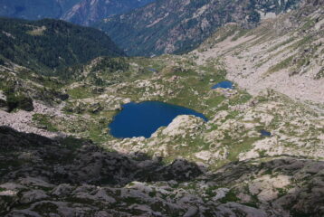 L’alto vallone di Pacoulla, con i Laghi della Barma ed il Rifugio, dalla cresta per il M. Rosso