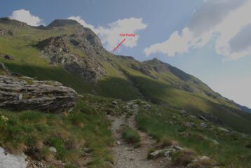 Il Mont Delà e il sentiero con tornanti salendo al Col Fussy