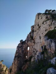 La guglia su cui passa la via