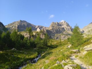 Vallone d' Ischiator con al centro il Rifugio Migliorero 