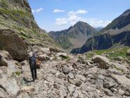 Discesa dal Passo di Laris verso il Vallone d' Ischiator 