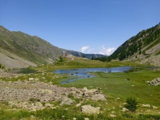 Lago inferiore d' Ischiator e Rifugio Migliorero 