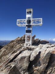 la croce di vetta del Pic d'Asti