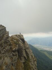 In cima, da qui 20 metri facili portano al sentiero di rientro