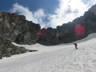 Dal ghiacciaio di Vallonpierre (in alto in cresta si intravede una cordata in discesa)