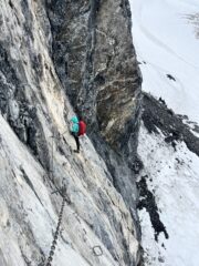 Tratto in ferrata nella discesa dalla normale