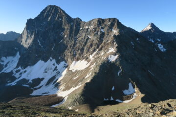 l'itinerario completo della ferrata, dal Col Carrel in basso a destra