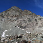 sulla destra il canalino che porta al colletto per poi salire la cresta Nord del Tournalin
