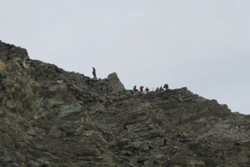 durante la discesa la cima si è affollata