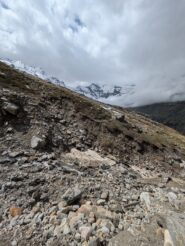 sentiero interrotto in prossimità del fiume
