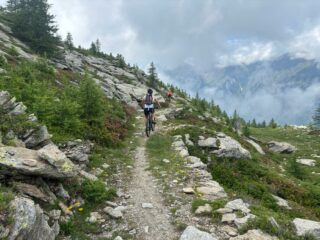 la magnifica strada per il lago d'Envie (1)