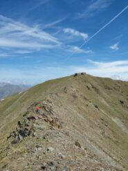 La cresta che dalle opere 18 bis e 18 ter porta alla vetta del Monte San Salvatore
